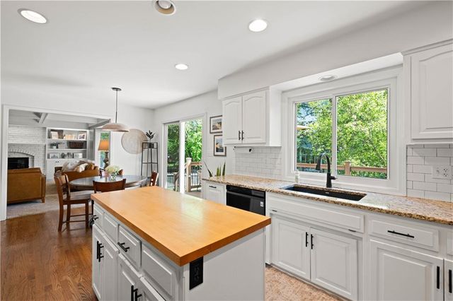9413 Hall Drive, Lenexa, KS 66219