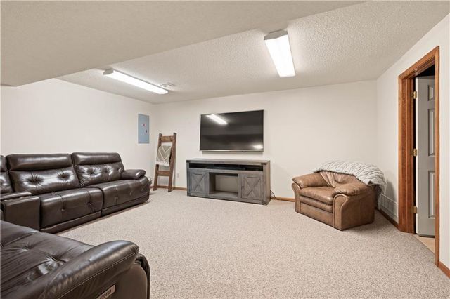 9413 Hall Drive, Lenexa, KS 66219