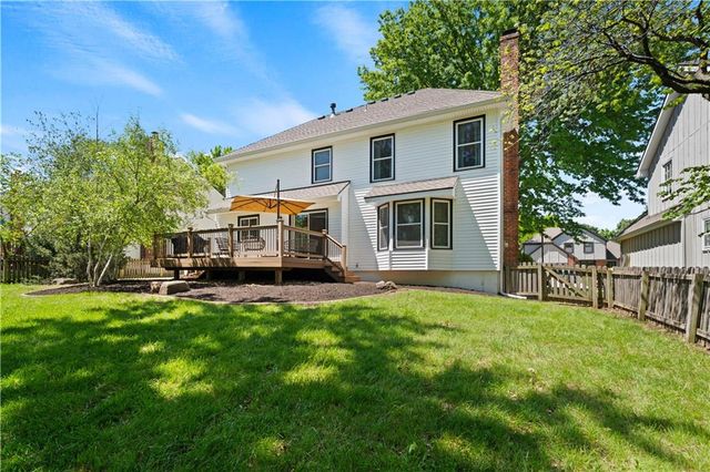 9413 Hall Drive, Lenexa, KS 66219