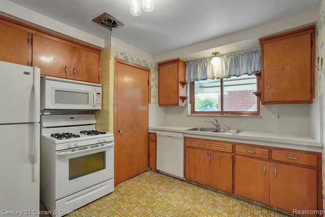 1845 Edgewood Street, Dearborn, MI 48124