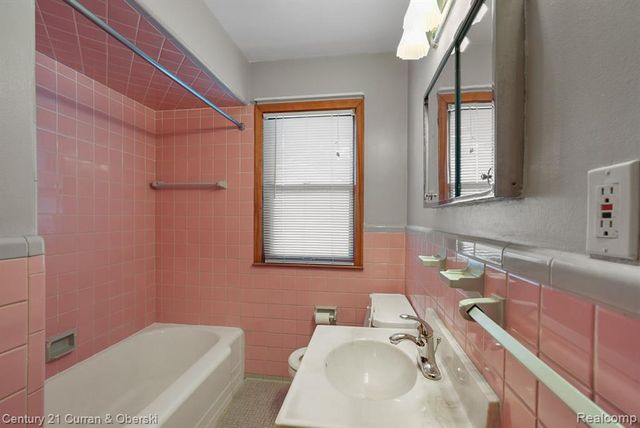 1845 Edgewood Street, Dearborn, MI 48124