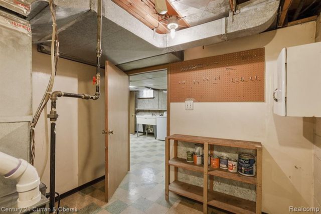 1845 Edgewood Street, Dearborn, MI 48124