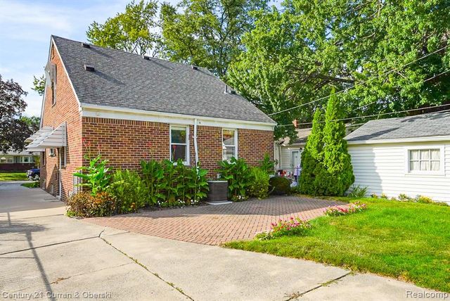 1845 Edgewood Street, Dearborn, MI 48124