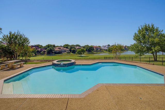 5916 Forest Highlands Drive, Fort Worth, TX 76132