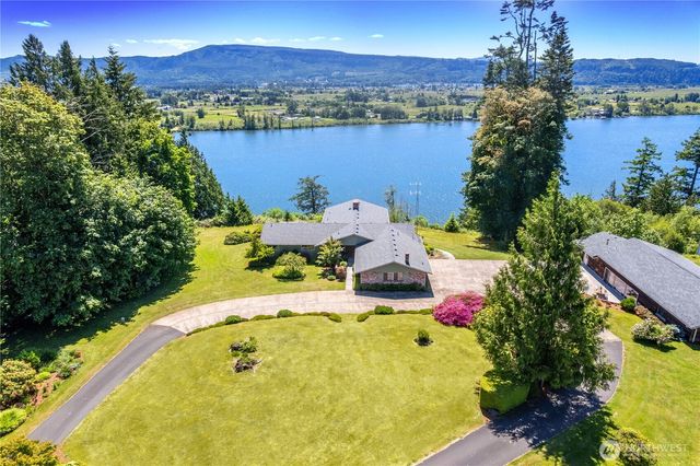 18 Island View Lane, Cathlamet, WA 98612