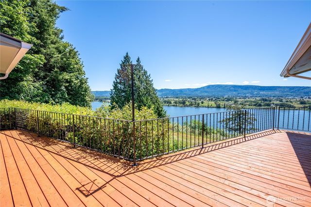 18 Island View Lane, Cathlamet, WA 98612
