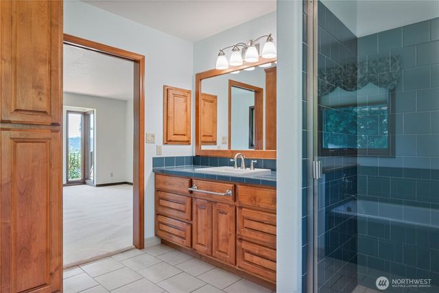 18 Island View Lane, Cathlamet, WA 98612