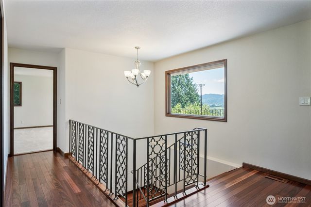 18 Island View Lane, Cathlamet, WA 98612