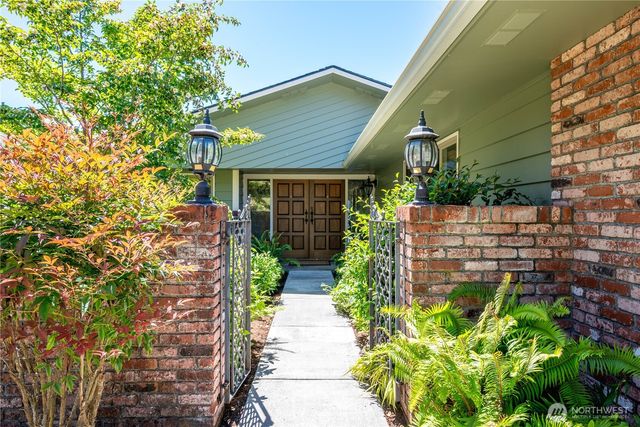 18 Island View Lane, Cathlamet, WA 98612