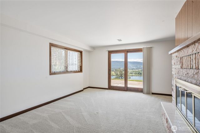 18 Island View Lane, Cathlamet, WA 98612