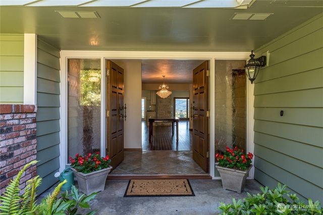 18 Island View Lane, Cathlamet, WA 98612