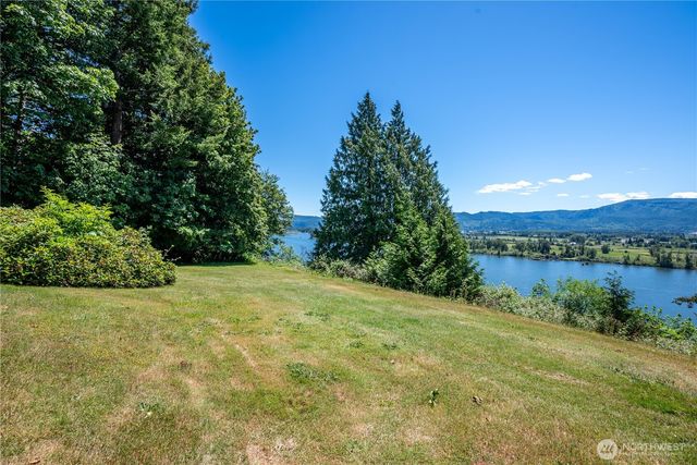 18 Island View Lane, Cathlamet, WA 98612