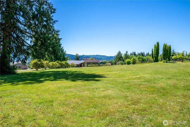 18 Island View Lane, Cathlamet, WA 98612