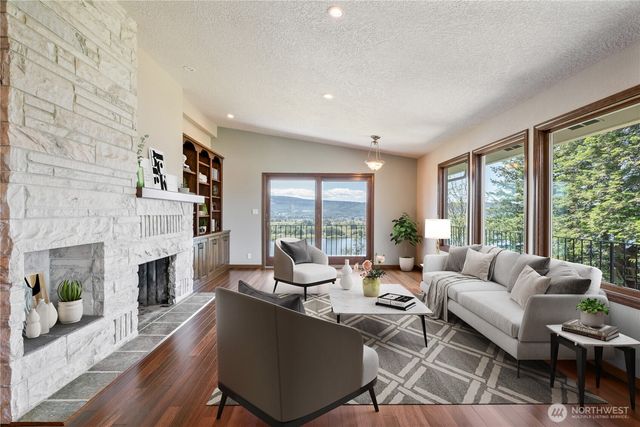 18 Island View Lane, Cathlamet, WA 98612