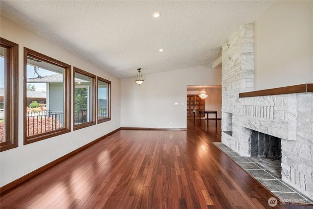 18 Island View Lane, Cathlamet, WA 98612