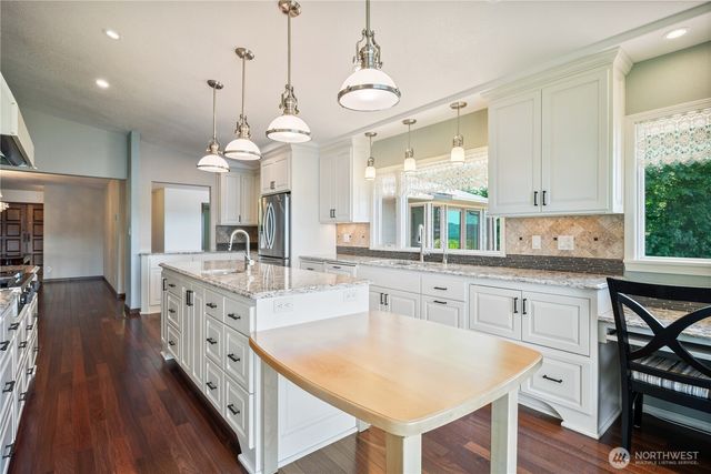 18 Island View Lane, Cathlamet, WA 98612