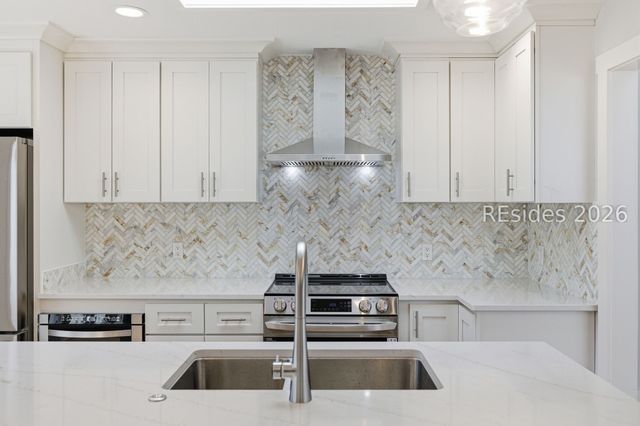 4 Possum Ln, Hilton Head Island, SC 29928