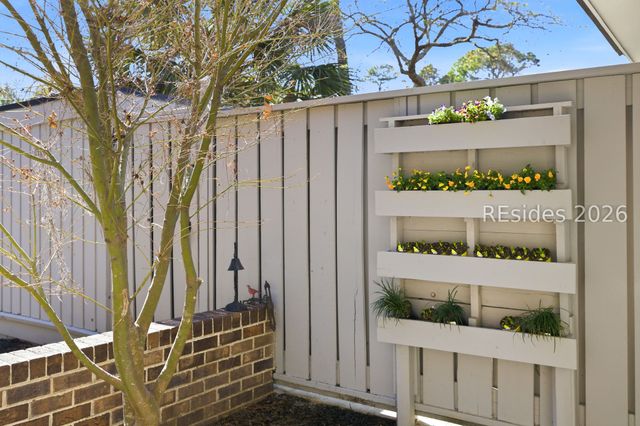 4 Possum Ln, Hilton Head Island, SC 29928