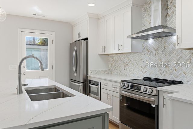 4 Possum Ln, Hilton Head Island, SC 29928