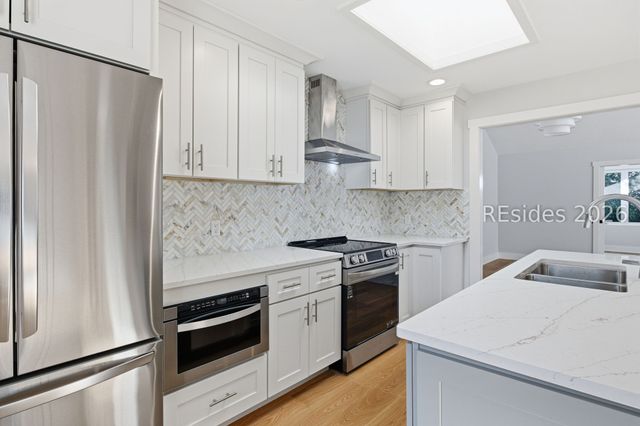 4 Possum Ln, Hilton Head Island, SC 29928