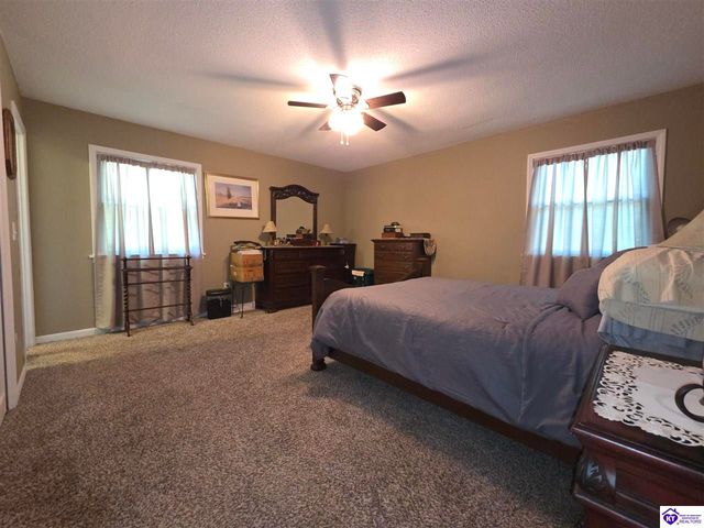 311 Forest Trace, Radcliff, KY 40160