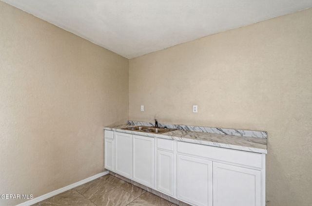 8038 N Desert Boulevard, Canutillo, TX 79835