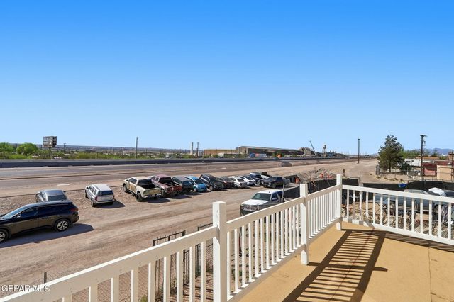 8038 N Desert Boulevard, Canutillo, TX 79835