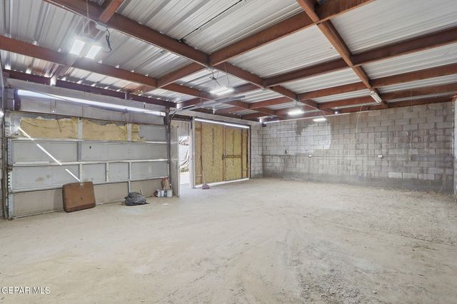 8038 N Desert Boulevard, Canutillo, TX 79835