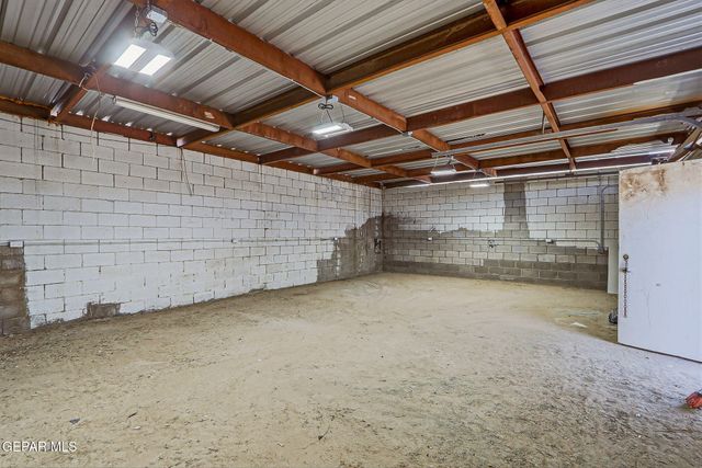 8038 N Desert Boulevard, Canutillo, TX 79835