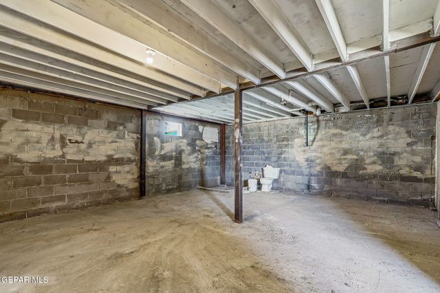 8038 N Desert Boulevard, Canutillo, TX 79835