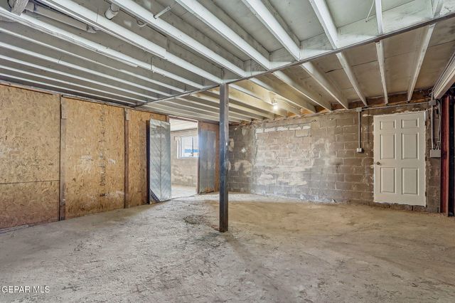 8038 N Desert Boulevard, Canutillo, TX 79835