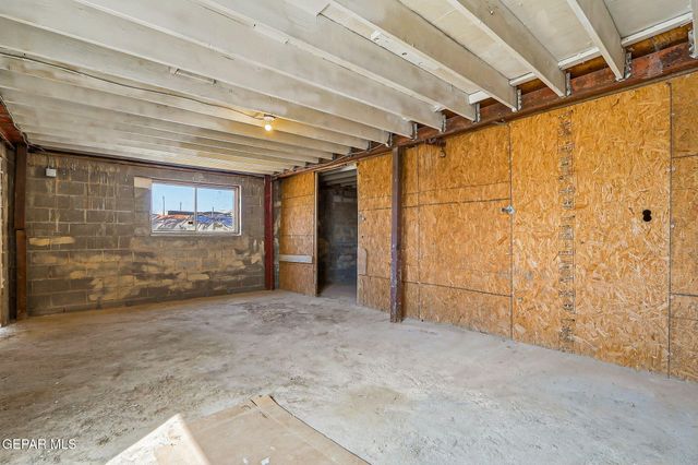 8038 N Desert Boulevard, Canutillo, TX 79835