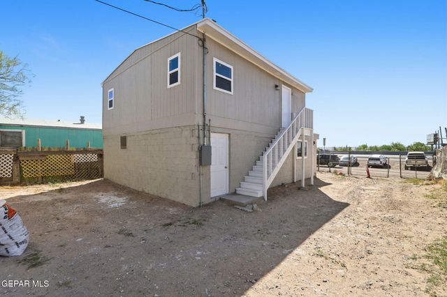 8038 N Desert Boulevard, Canutillo, TX 79835