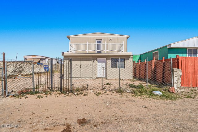 8038 N Desert Boulevard, Canutillo, TX 79835