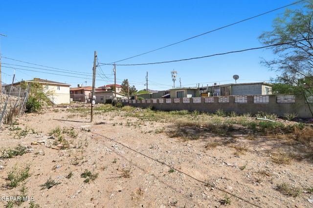 8038 N Desert Boulevard, Canutillo, TX 79835