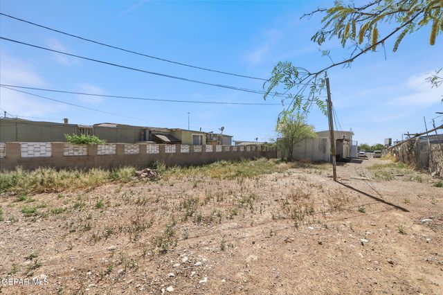 8038 N Desert Boulevard, Canutillo, TX 79835