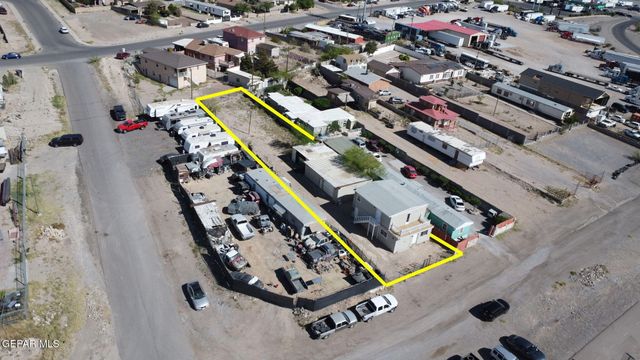 8038 N Desert Boulevard, Canutillo, TX 79835