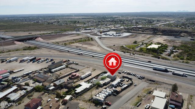 8038 N Desert Boulevard, Canutillo, TX 79835