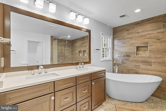 10218 TAMARACK DR, Vienna, VA 22182