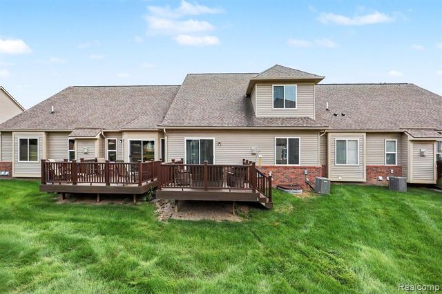950 Sloane Court, White Lake, MI 48386