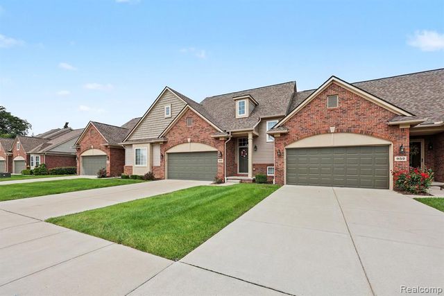 950 Sloane Court, White Lake, MI 48386
