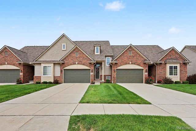 950 Sloane Court, White Lake, MI 48386