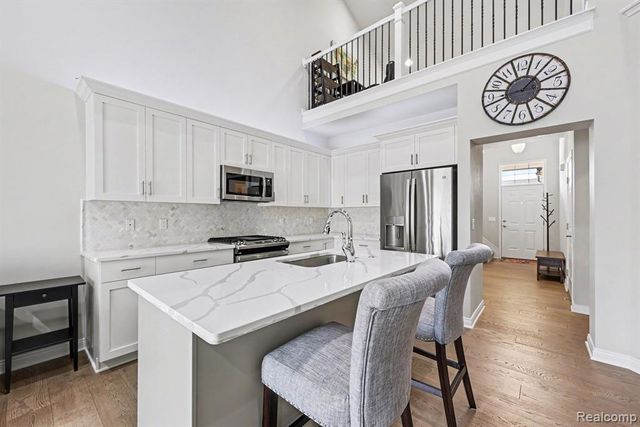 950 Sloane Court, White Lake, MI 48386