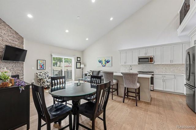 950 Sloane Court, White Lake, MI 48386
