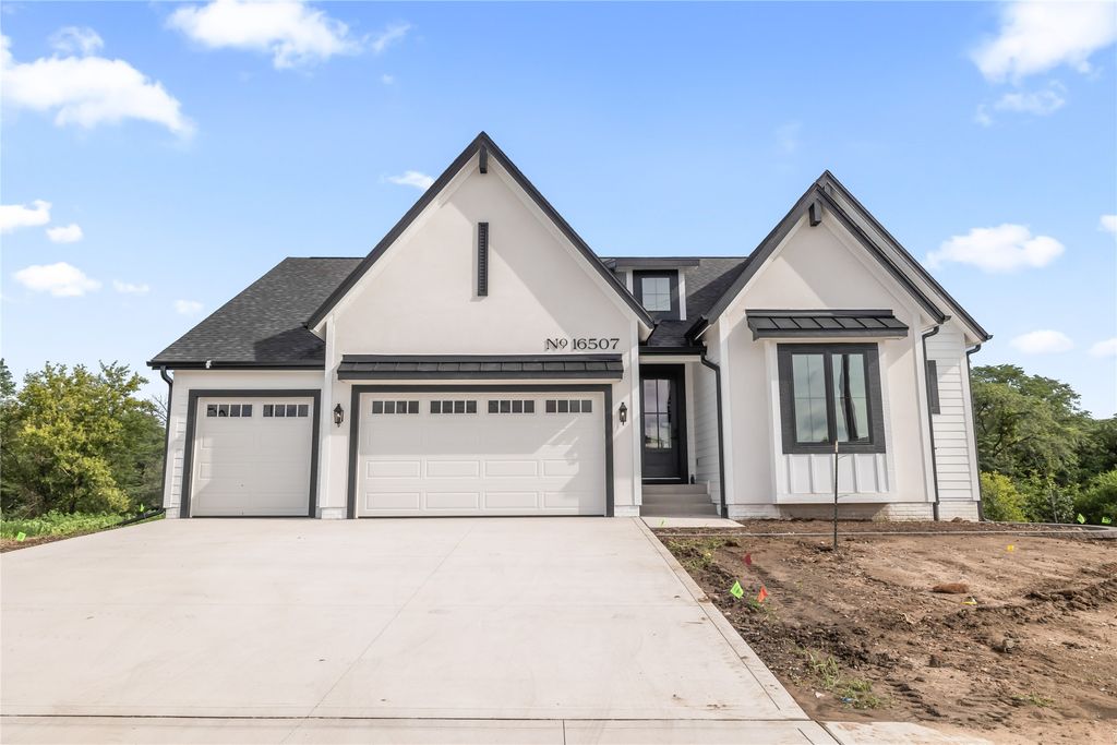 16507 Ironwood Lane, Urbandale, IA 50323