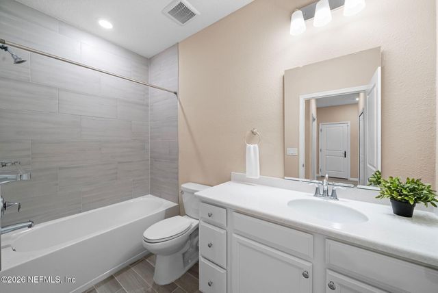 9544 LOVAGE Lane, Jacksonville, FL 32219