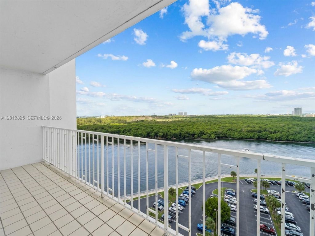 500 Bayview Dr 1421, Sunny Isles Beach, FL 33160