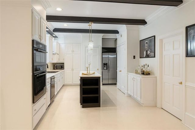 4070 RUNNYMEDE SW Drive, Lilburn, GA 30047