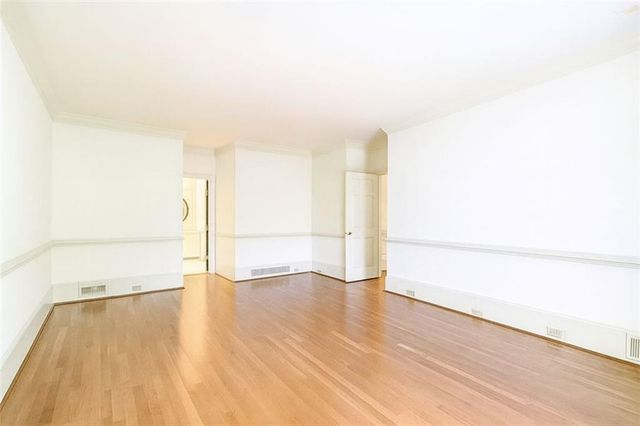 4070 RUNNYMEDE SW Drive, Lilburn, GA 30047