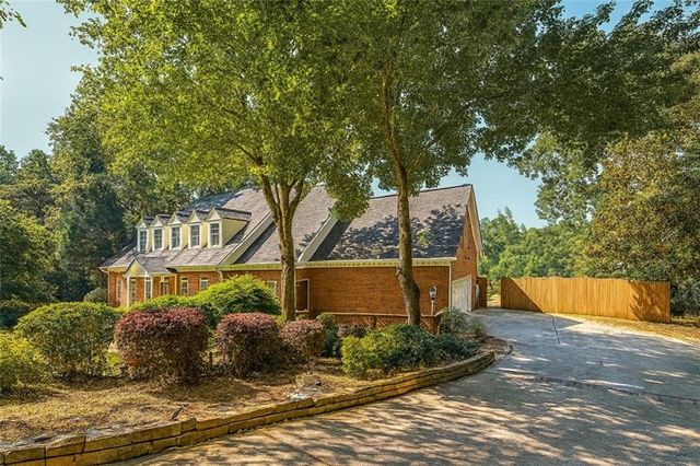 4070 RUNNYMEDE SW Drive, Lilburn, GA 30047